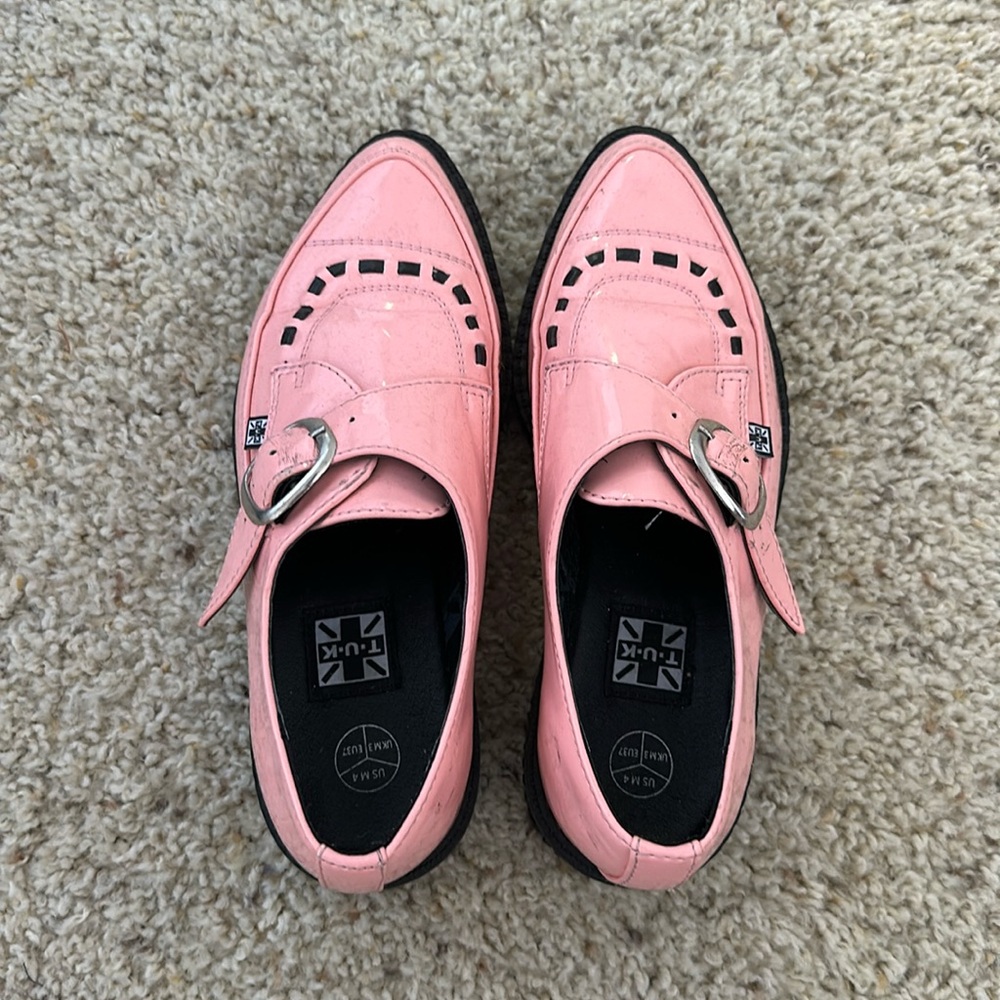 Pink pointed creepers